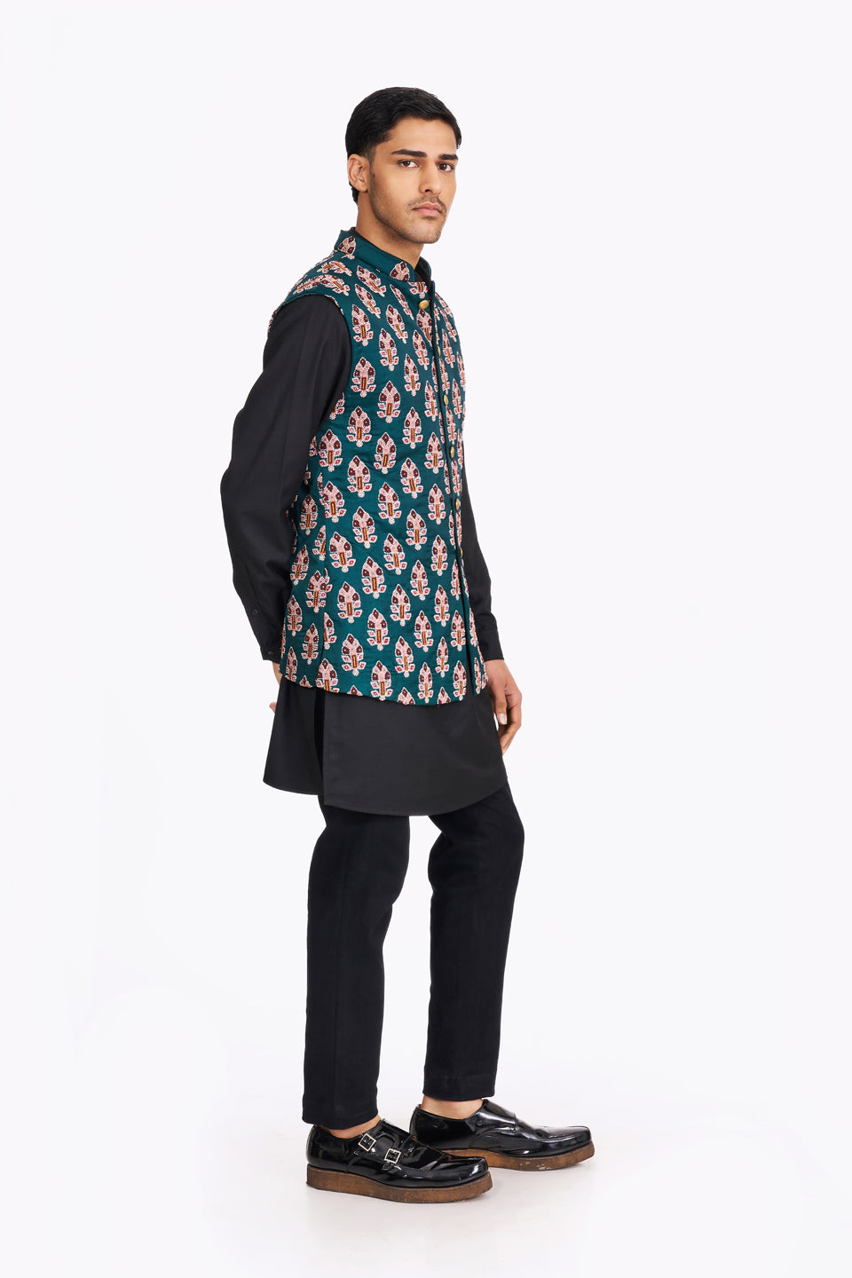 PALM PATOLA KNOTTED SLEEVELESS SHORT KOTI  