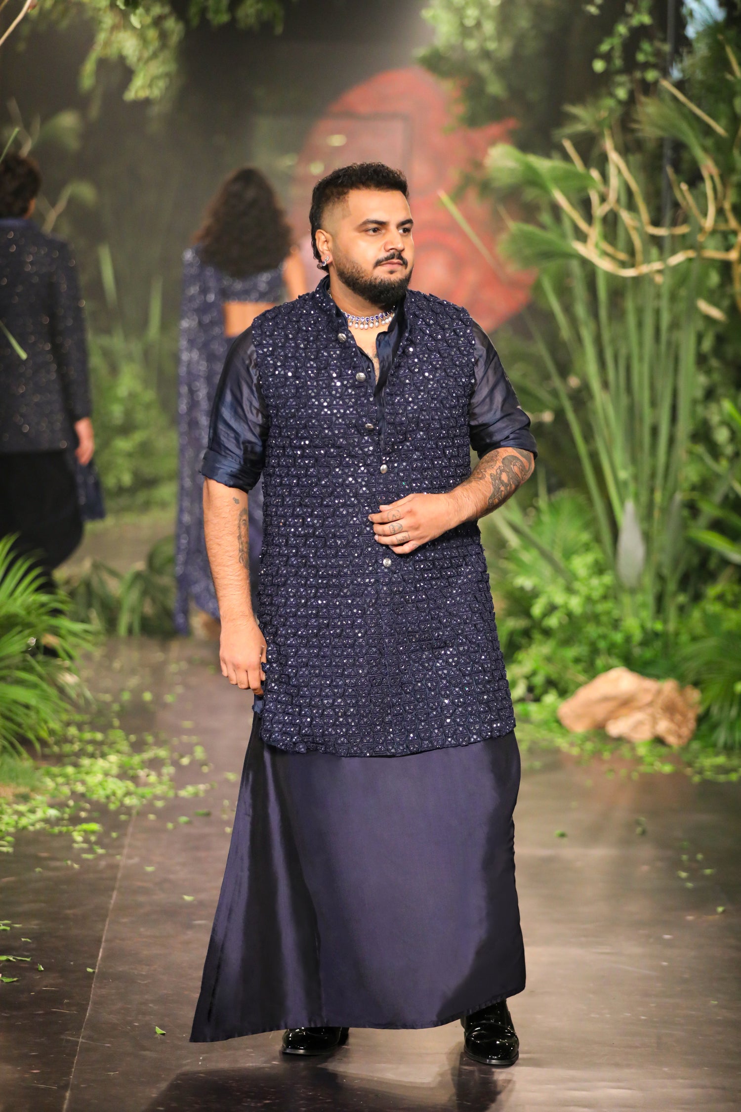 TASSEL MIRROR SLEEVELESS JACKET  