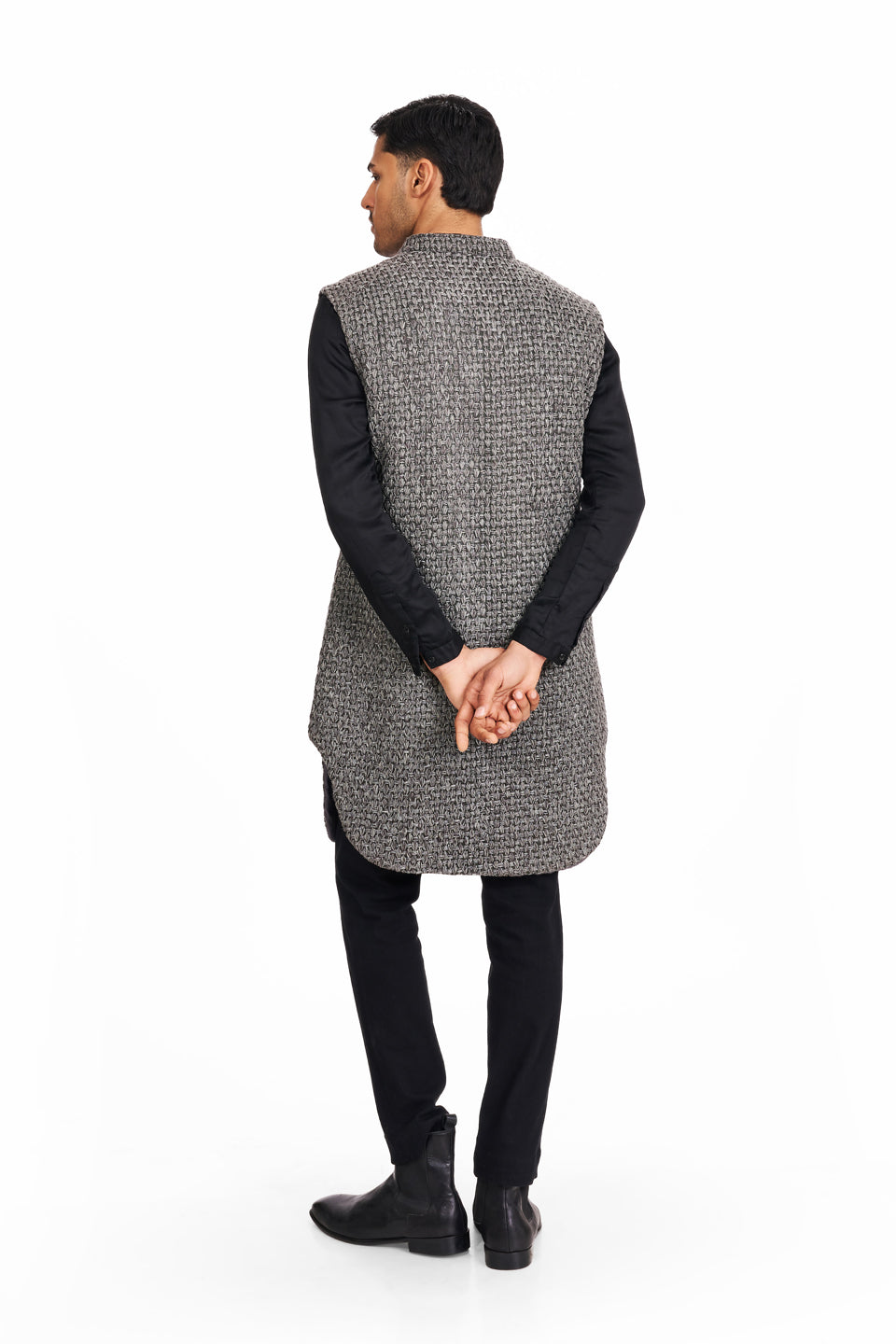 CACTUS THREAD SLEEVELESS LONG KOTI  