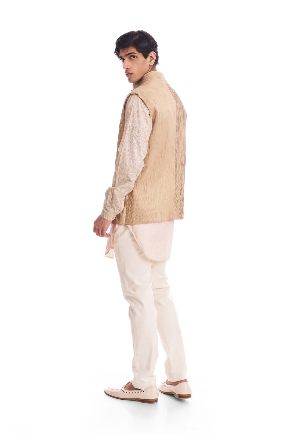 PINTUCKED SLEEVELESS SHORT KOTI  