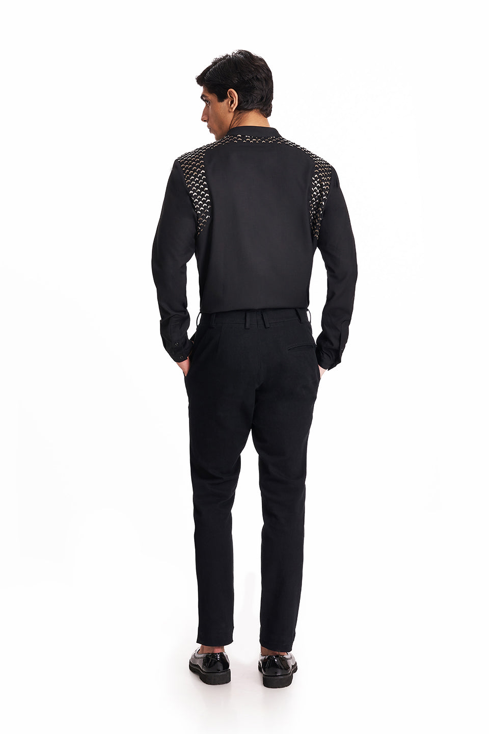 BOM ARROW HIGHLIGHTED YOKE PATCH SHIRT  