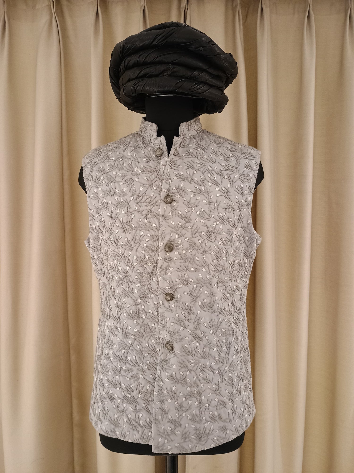 GREY WHEAT FOLIAGE SLEEVELESS JACKET  