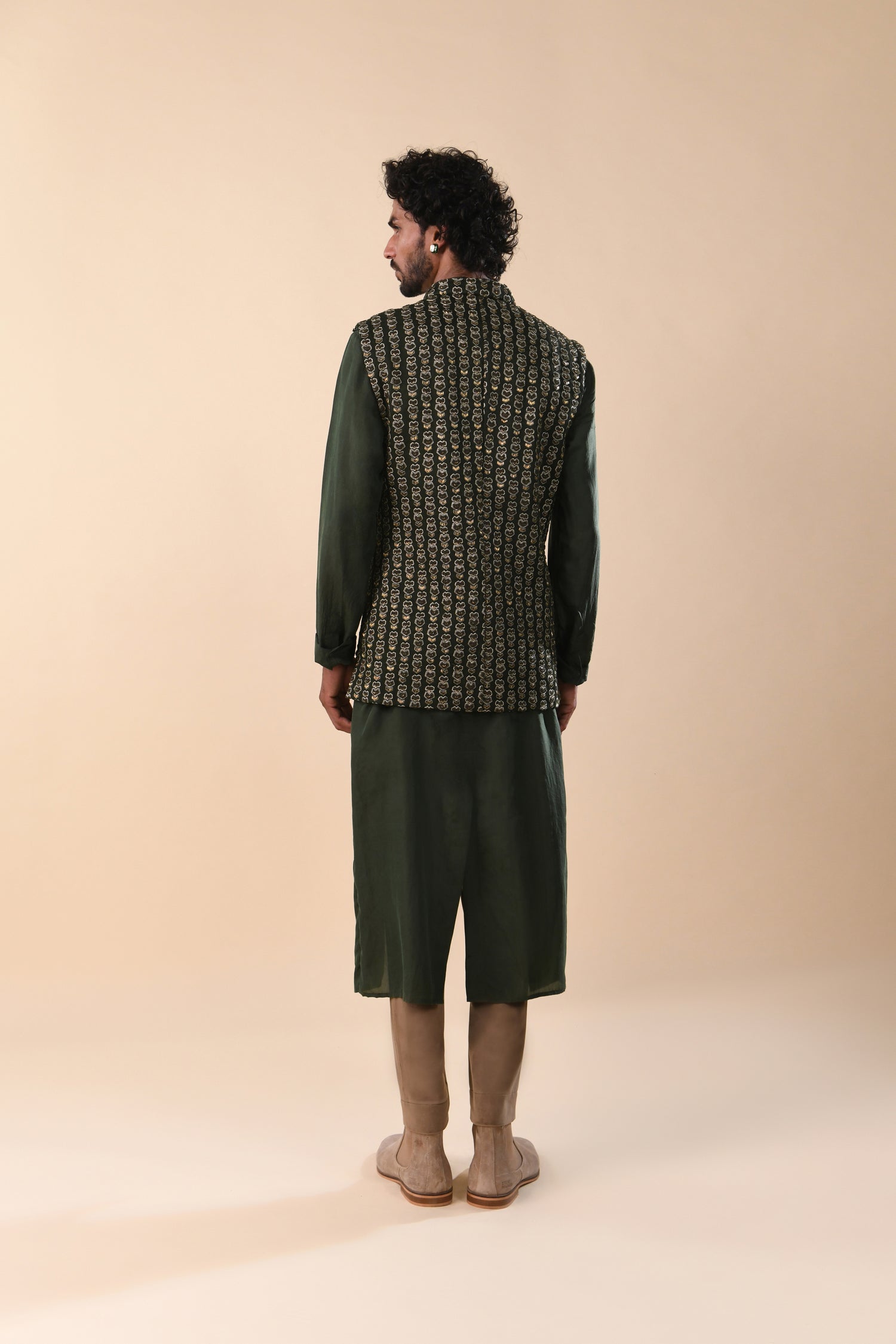 CUPID STRIPPER HIGHLIGHTED SHORT SLEEVELESS OLIVE JACKET  