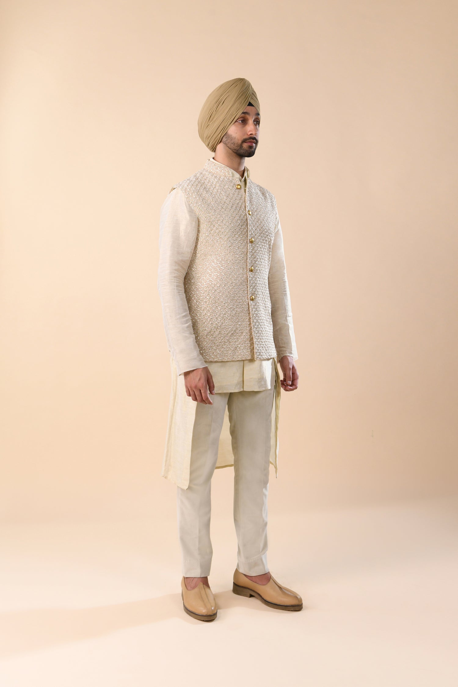 FISH SCALLOP HIGHLIGHTED SLEEVELESS SHORT JACKET  