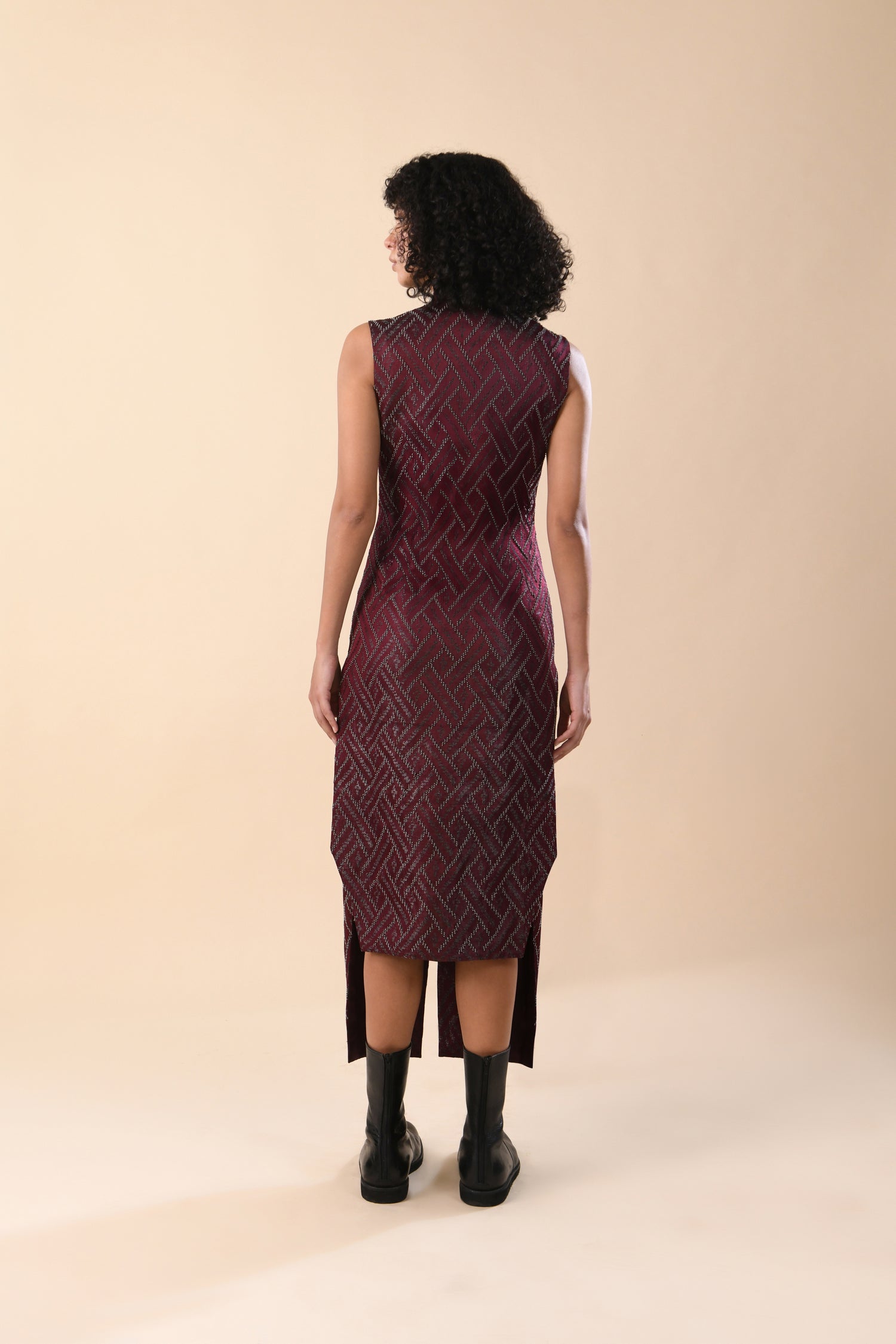 ZIG ZAG BEADED HIGHLIGHTED SLEEVELESS WINE DRESS  
