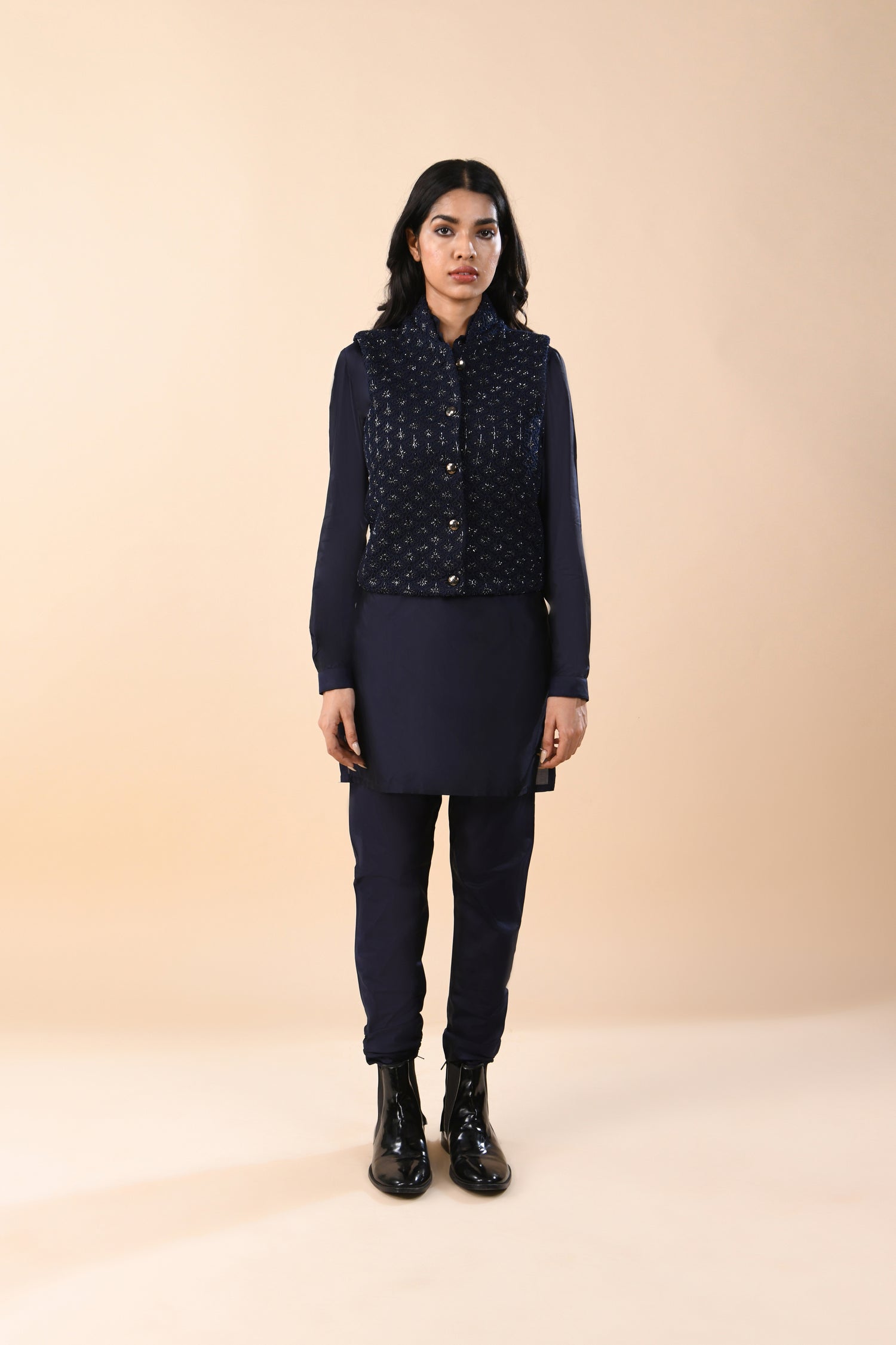  LAMP HIGHLIGHTED SHORT SLEEVELESS JACKET 