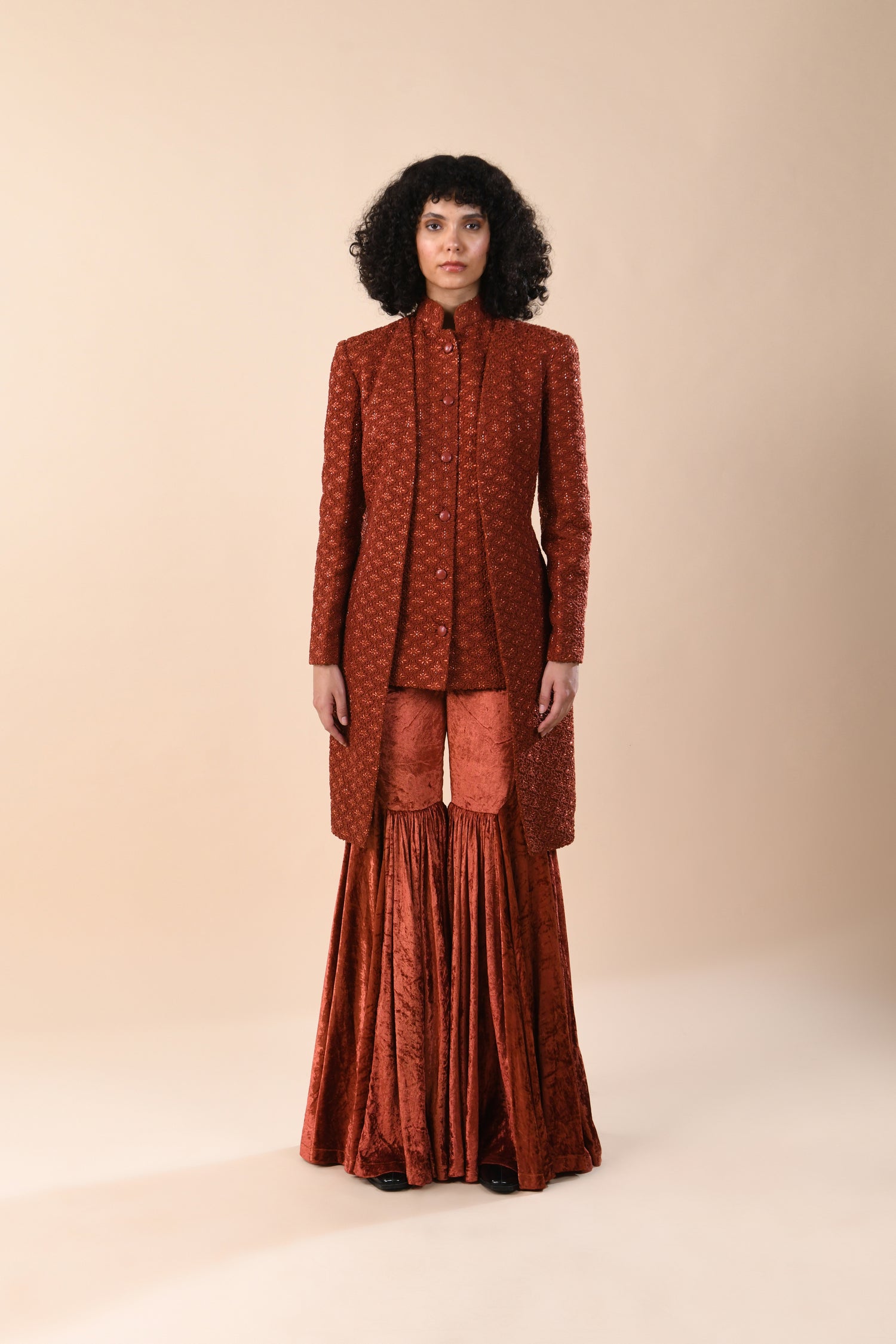  LAMP HIGHLIGHTED MOCK LAYER BACKLESS JACKET 