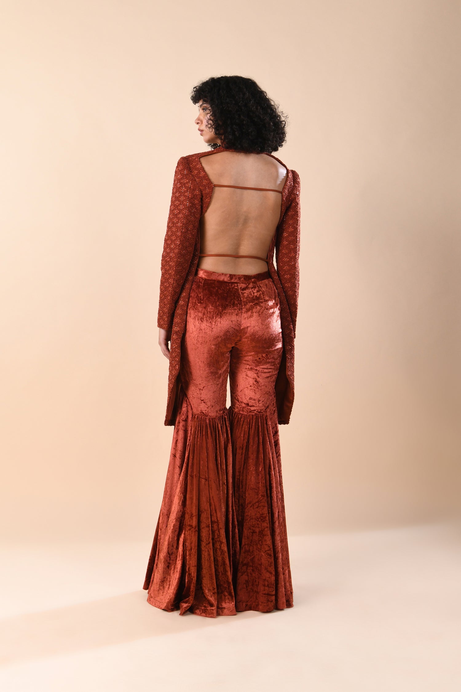 LAMP HIGHLIGHTED MOCK LAYER BACKLESS JACKET  