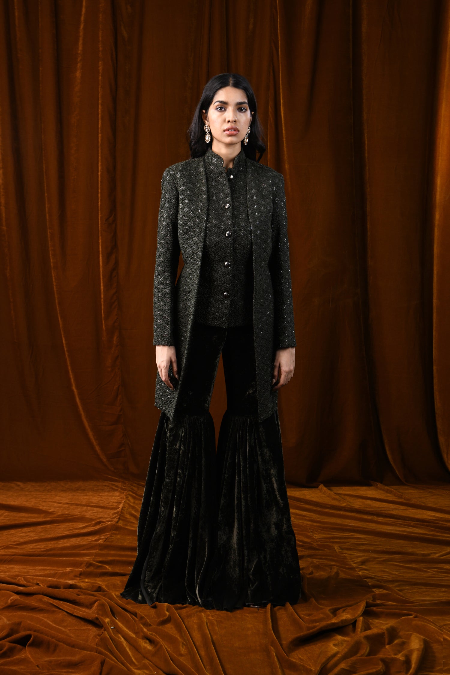  LAMP HIGHLIGHTED MOCK LAYER BACKLESS WITH BLACK VELVET JACKET 