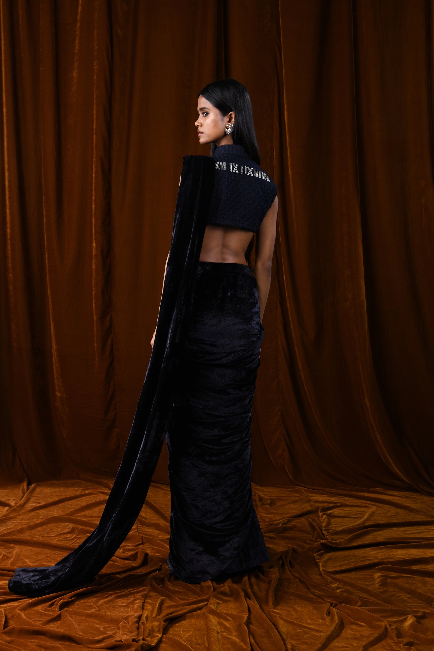 BIG GRID BLOUSE WITH VELVET SAREE SET  