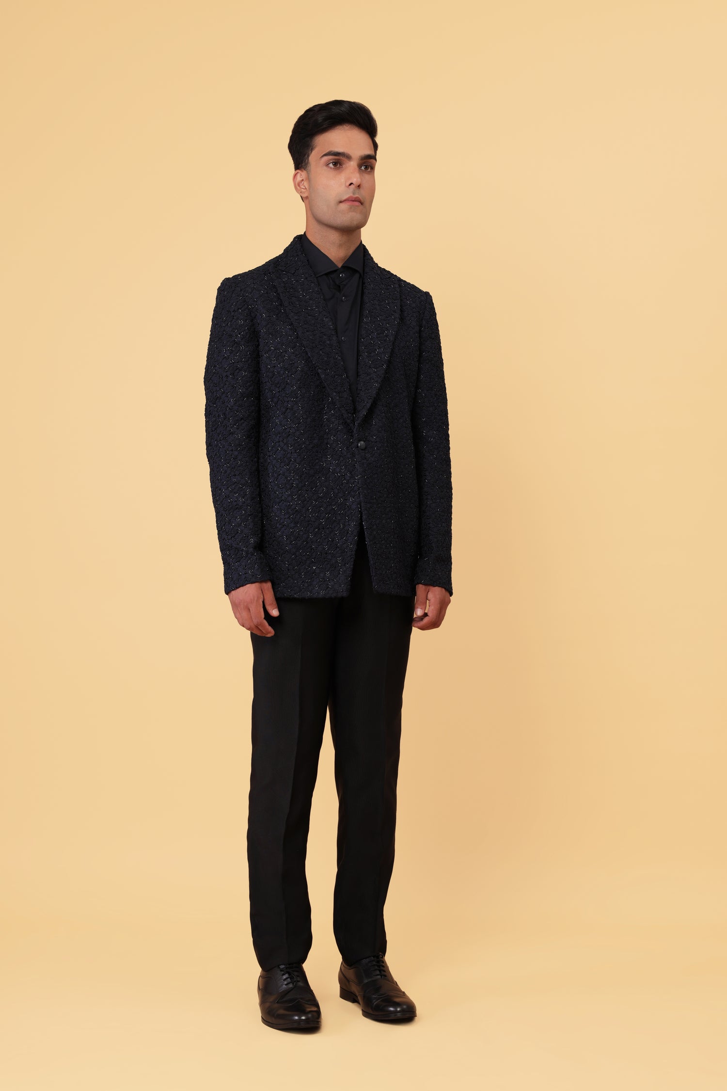 FOUR WAY ARROW HIGHLIGHTED SUITING NAVY BLAZER  