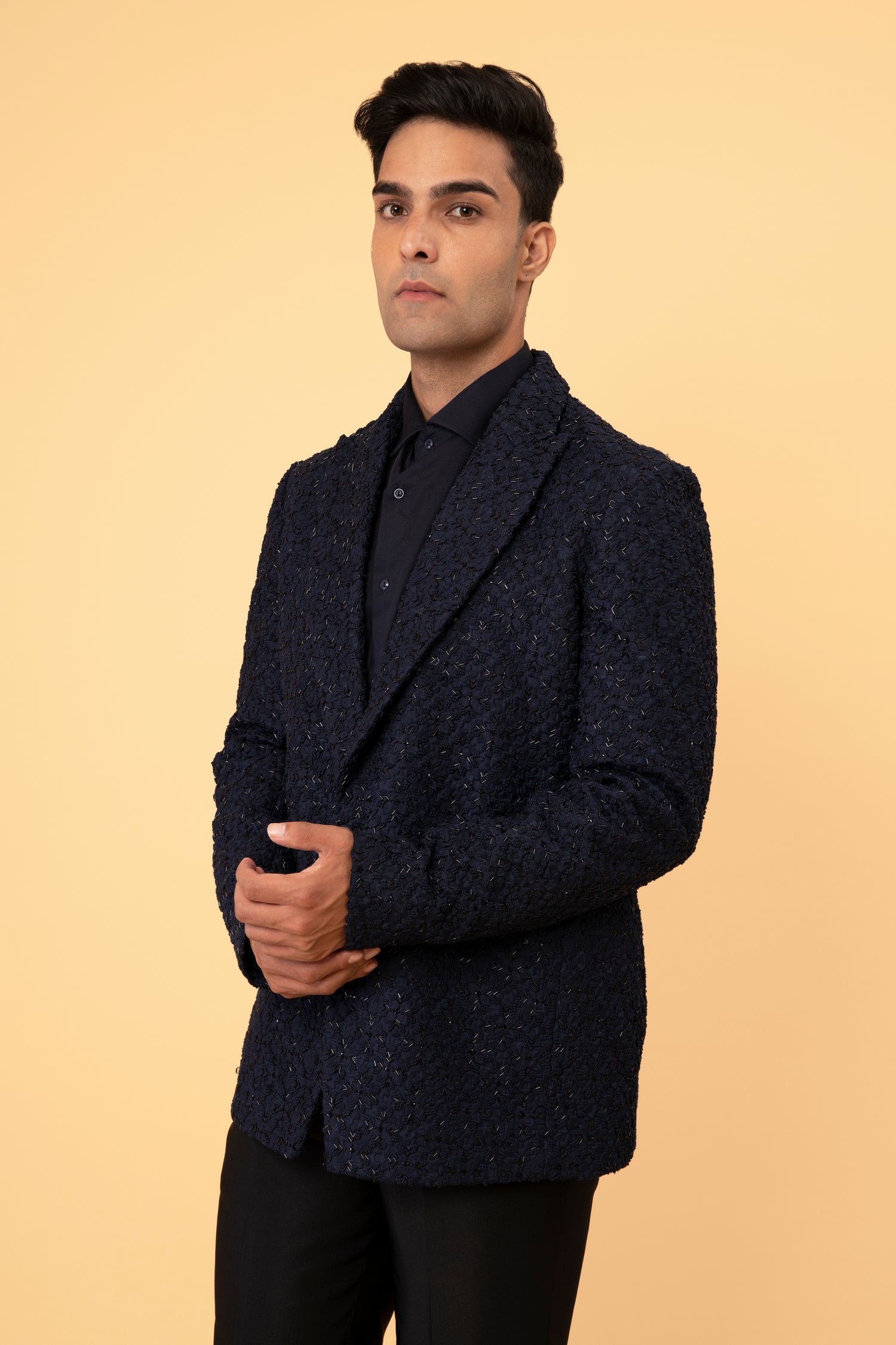 FOUR WAY ARROW HIGHLIGHTED SUITING NAVY BLAZER  