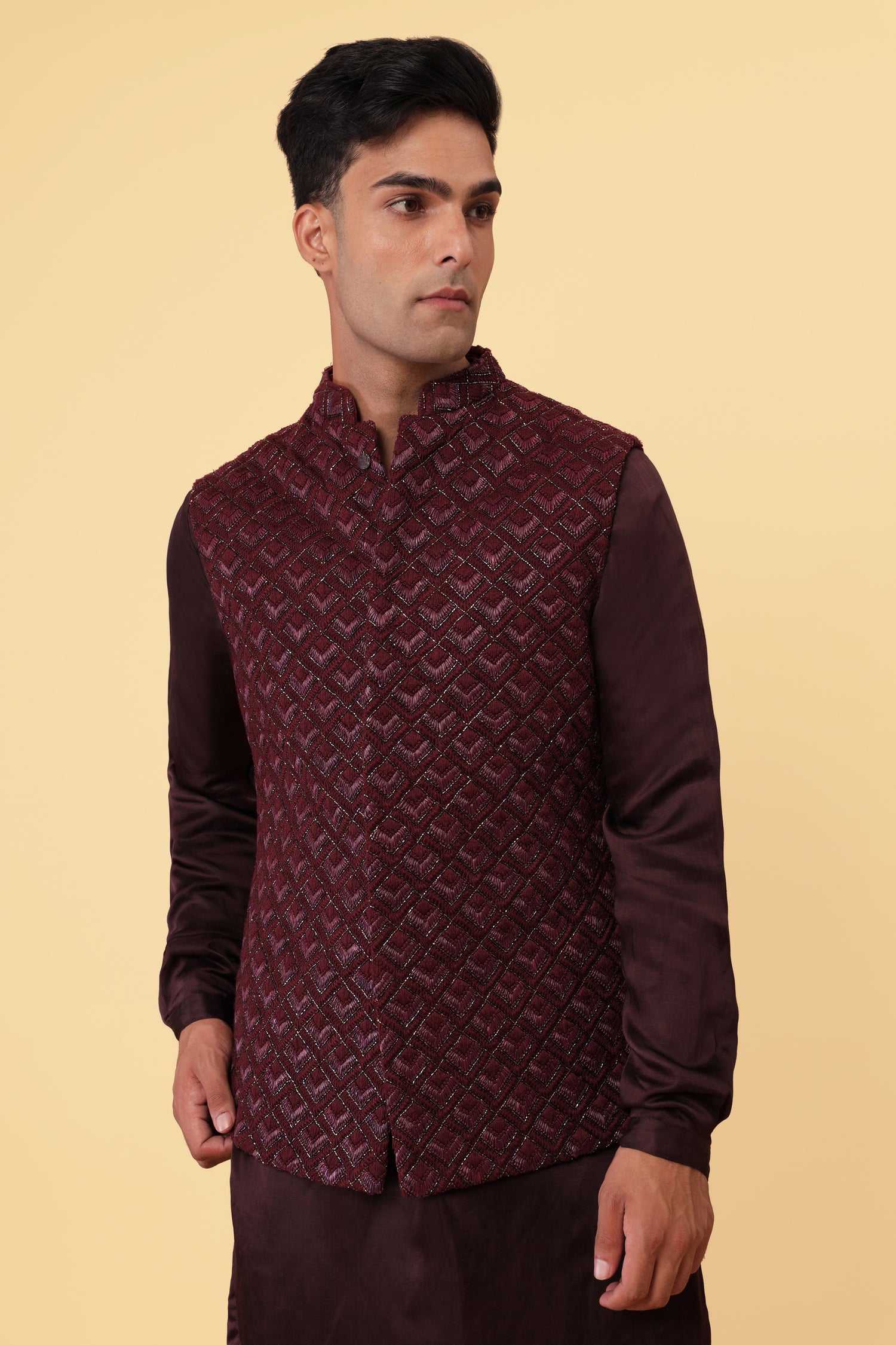 SCALLOP HIGHLIGHTED SHORT SLEEVELESS JACKET  