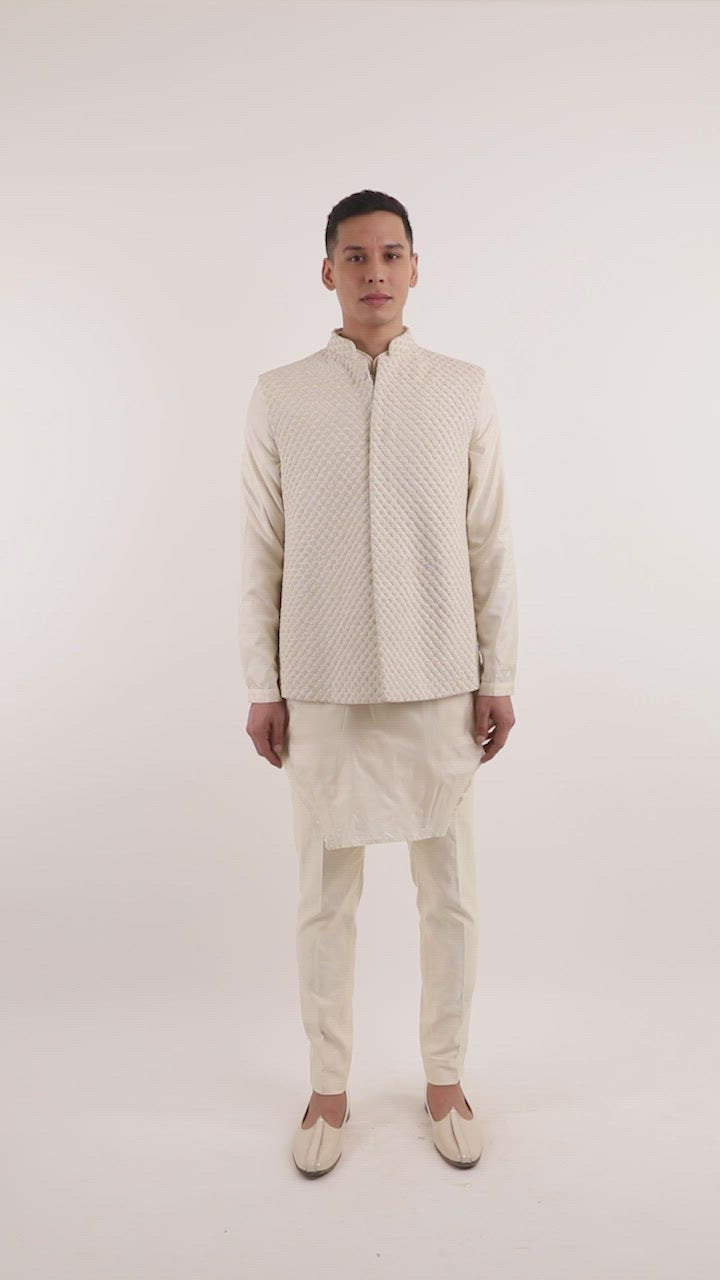 SMALL SCALLOP KNOTTED SLEEVELESS JACKET  