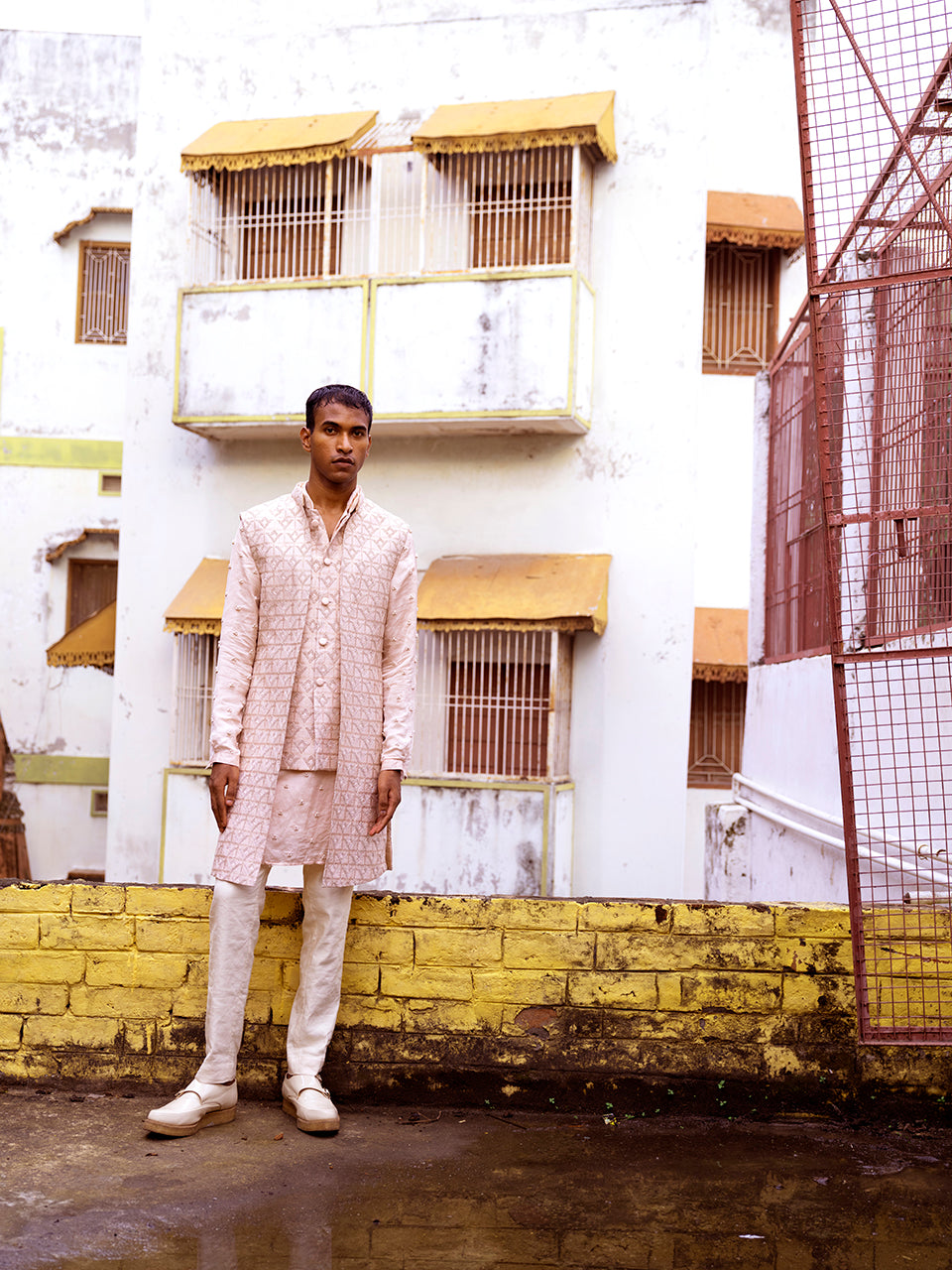  GEOMETRIC SEQUINS SLELVELESS MOCK LAYER JACKET 