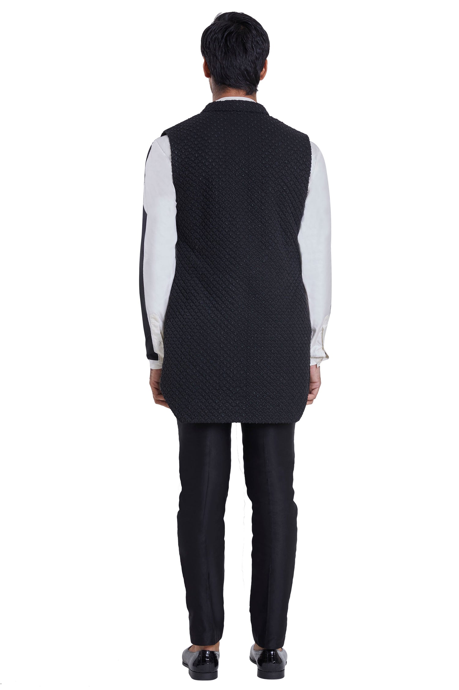 BOM ARROW SLEEVELESS JACKET  