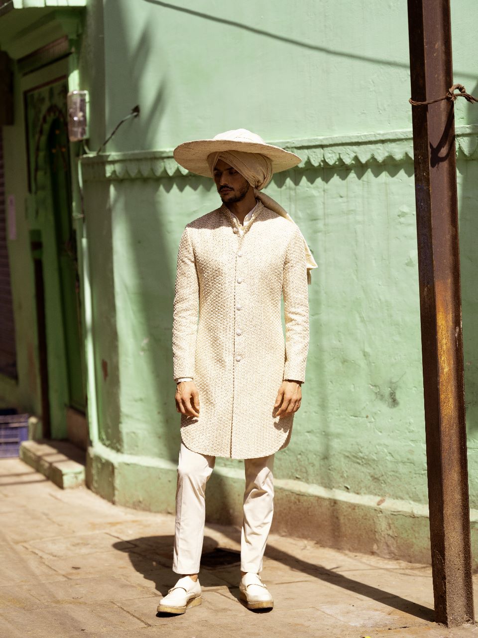  BOM ARROW HIGHLIGHTED WITH THREADWORK JACKET 