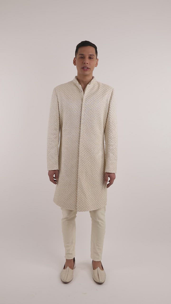 BOM ARROW HIGHLIGHTED JACKET  