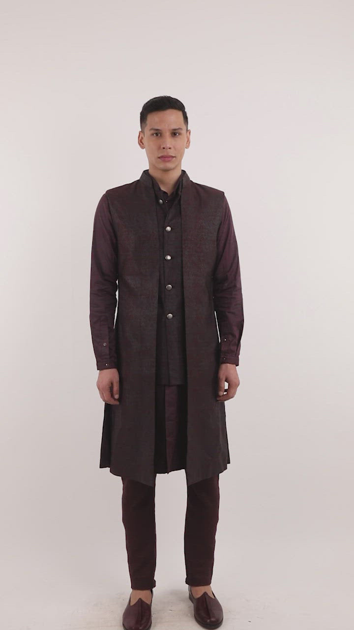 TEXTURED MOCK LAYER SLEEVELESS JACKET  