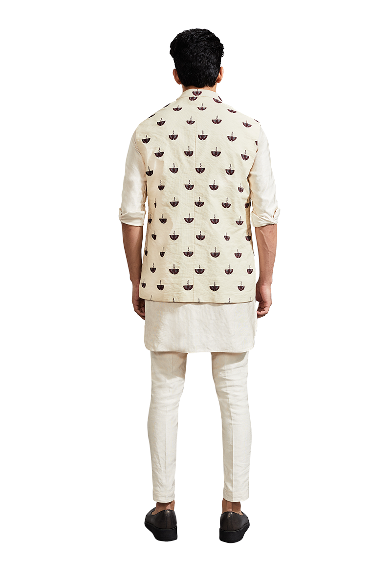 OUTSPREAD WING GOOSE SLEEVELESS SHORT KOTI  